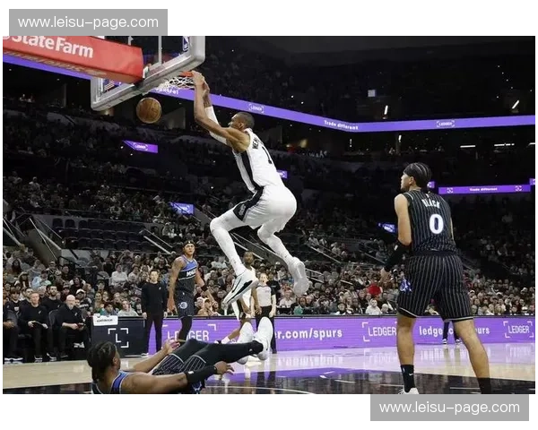 文班亚马攻防统治力显著 场均24分11篮板2.7盖帽